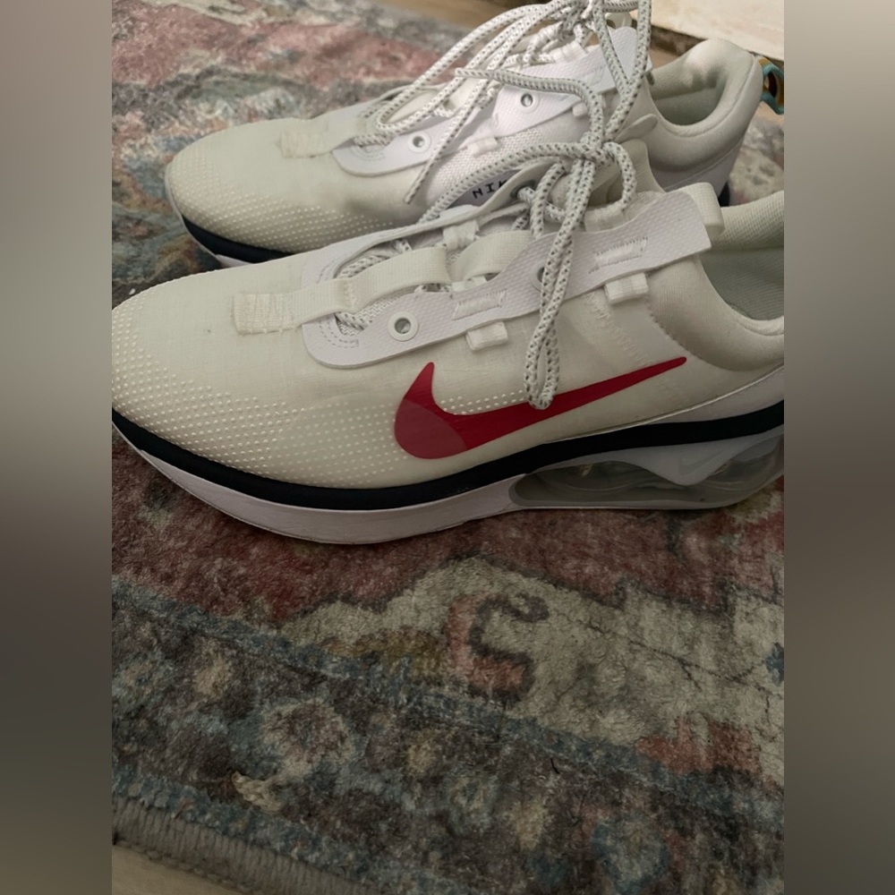 Nike Air Max 2021 size 9